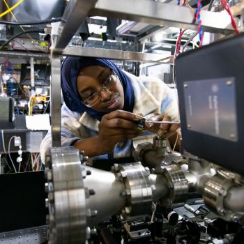 Sahra, quantum computing student in lab