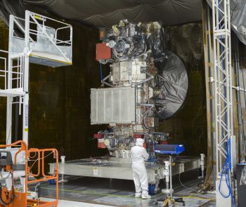 Europa-Clipper-in-tent